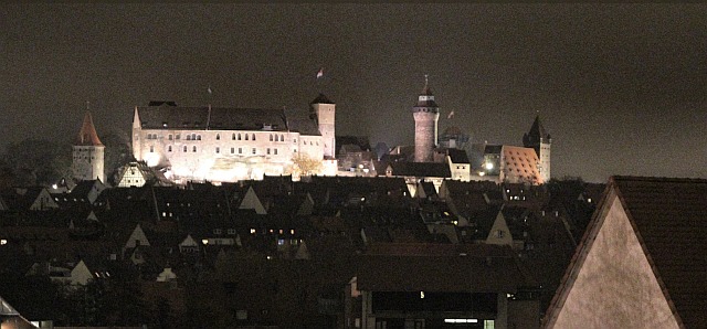 Die nächtliche Aussicht über Nürnberg, photographiert vom Turm der Sinne